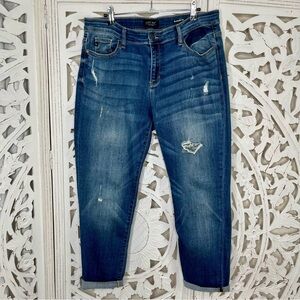 Judy Blue Cropped Distressed Boyfriend Jeans
